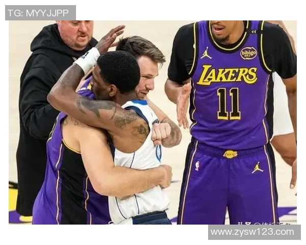 西部季后赛激战正酣雷霆与快船谁能笑到最后争夺荣耀